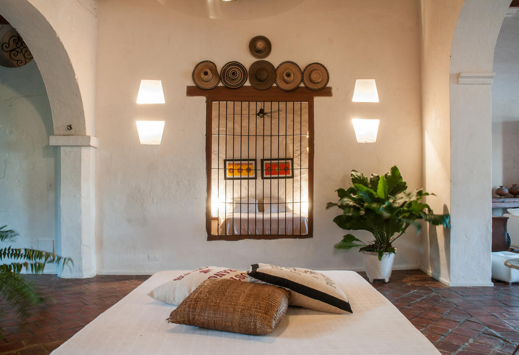 Portal De La Marquesa Hotel Mompos Exterior photo Interior of the house