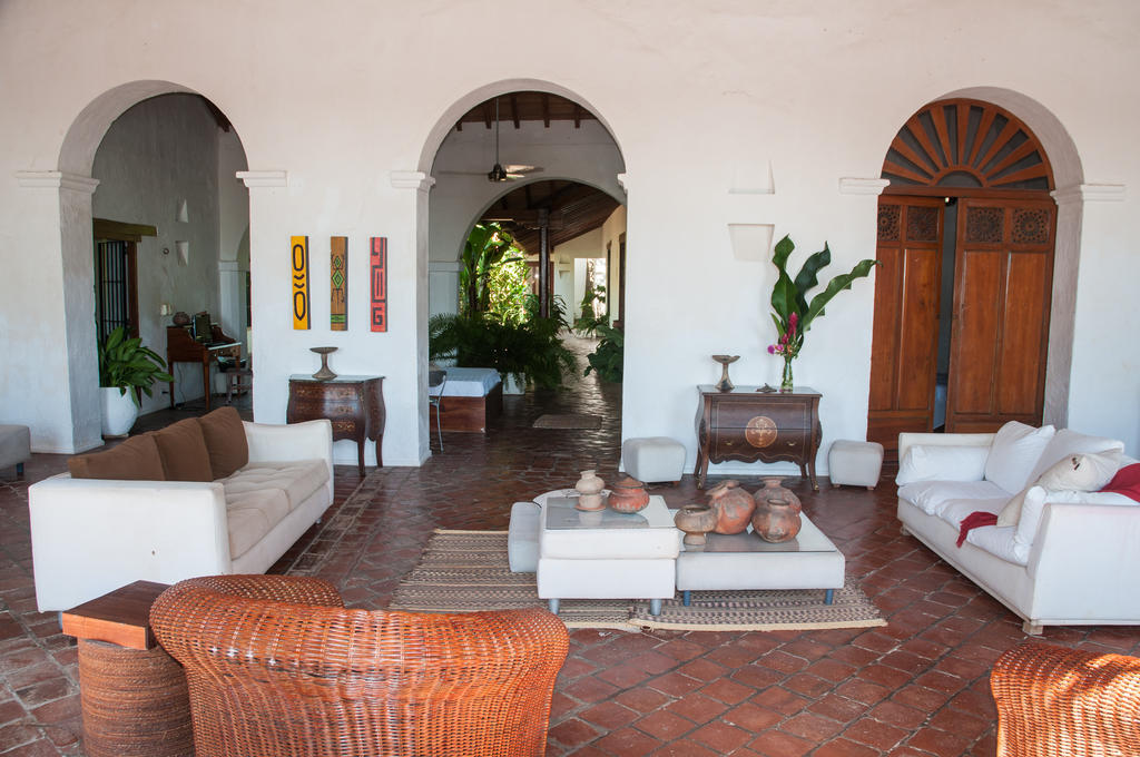 Portal De La Marquesa Hotel Mompos Exterior photo Interior of the hotel