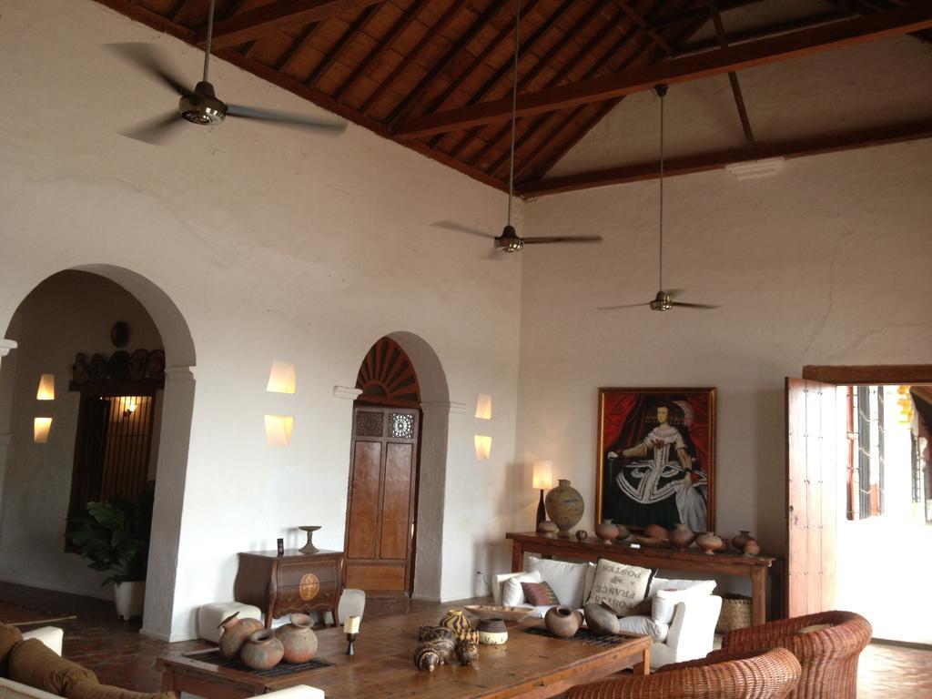 Portal De La Marquesa Hotel Mompos Exterior photo Interior of the villa