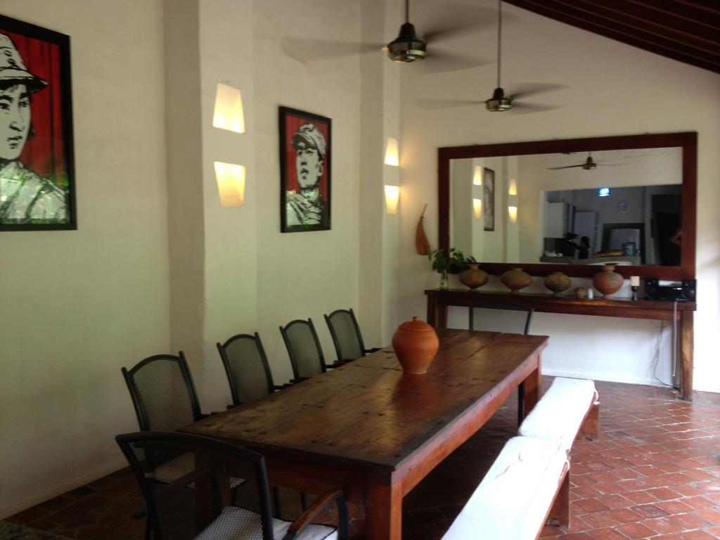 Portal De La Marquesa Hotel Mompos Exterior photo The dining room at the house