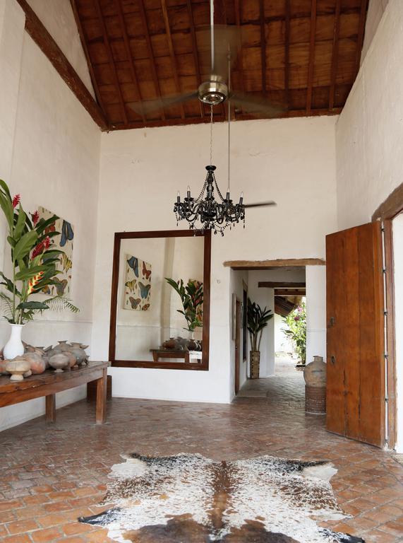 Portal De La Marquesa Hotel Mompos Exterior photo Interior of the house