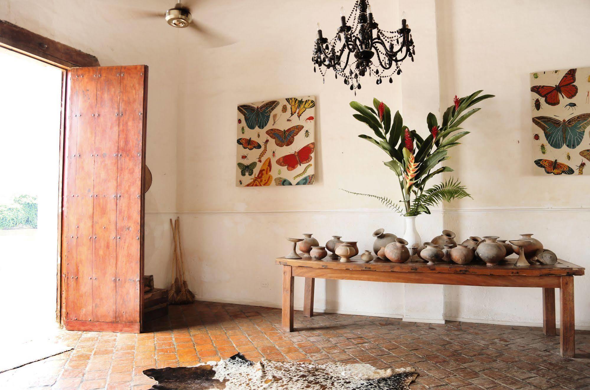 Portal De La Marquesa Hotel Mompos Exterior photo Interior of the house